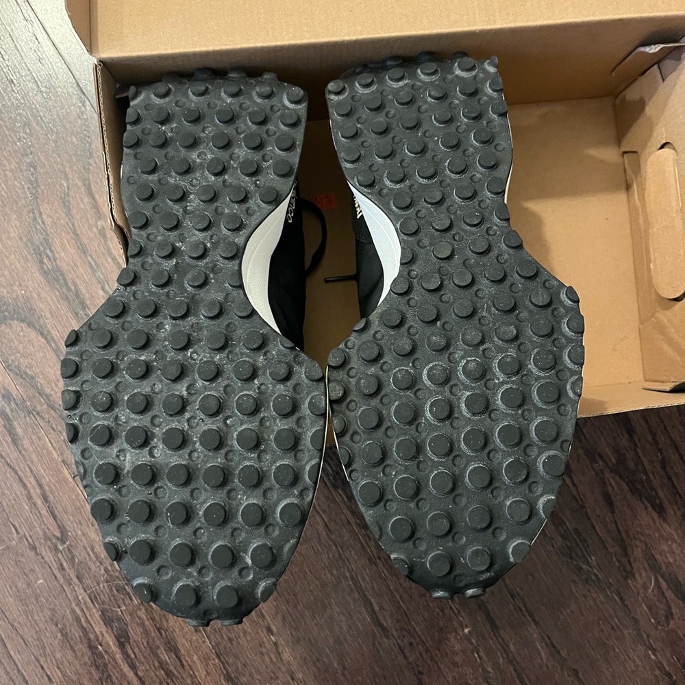 Women's New Balance 327 Sneakers - Picture 5 of 10